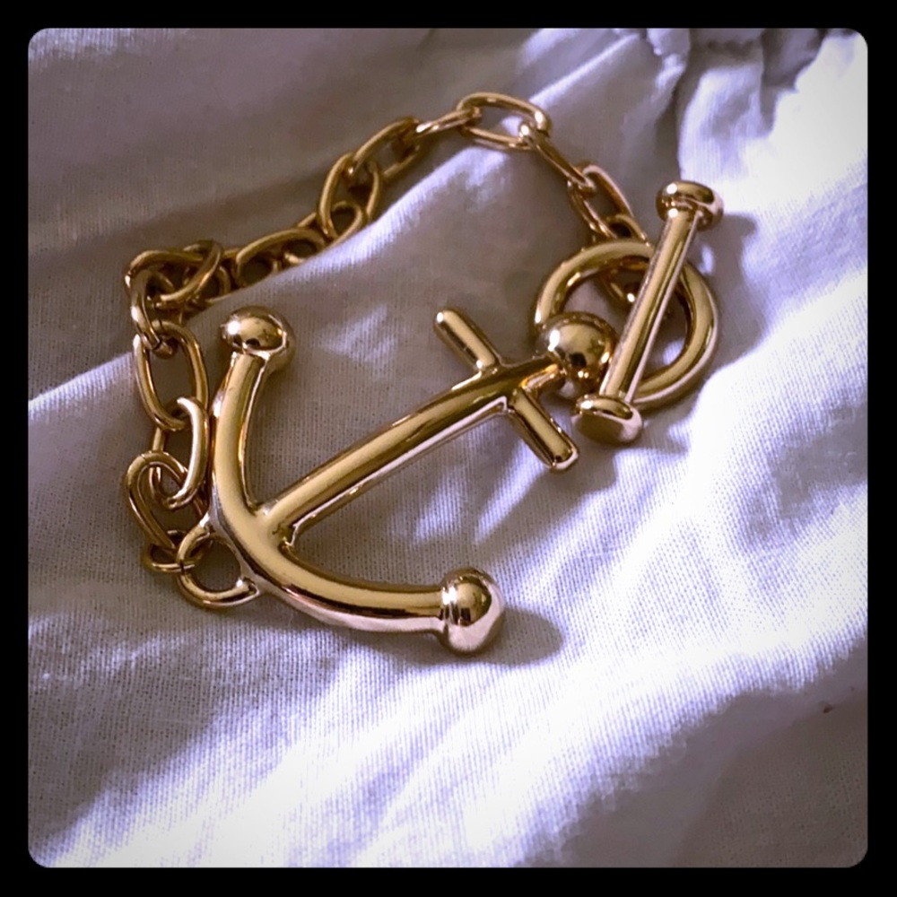 Gold anchor bracelet